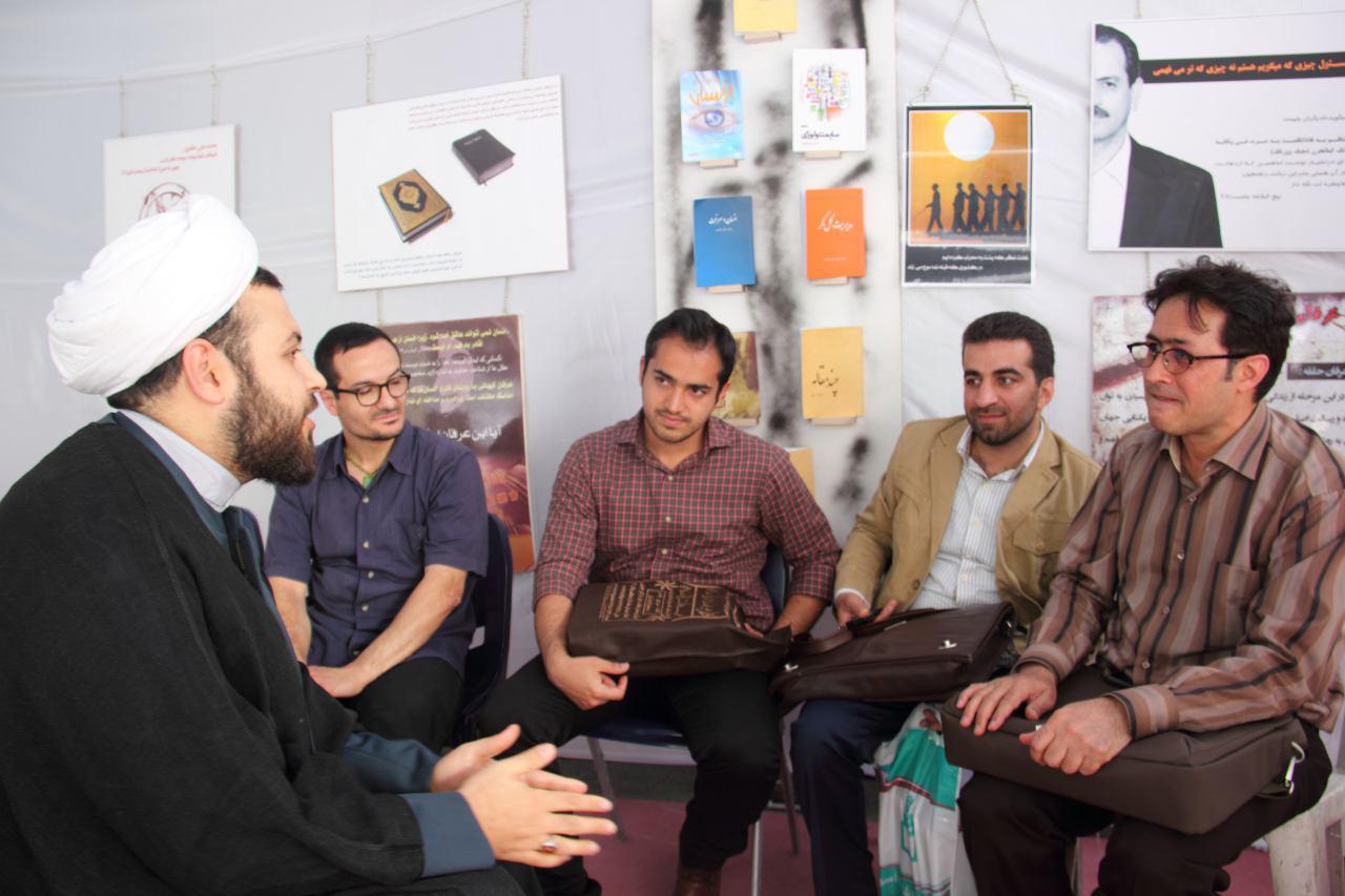 گزارش تصویری از فعالیت انجمن در نمایشگاه کتاب(2)