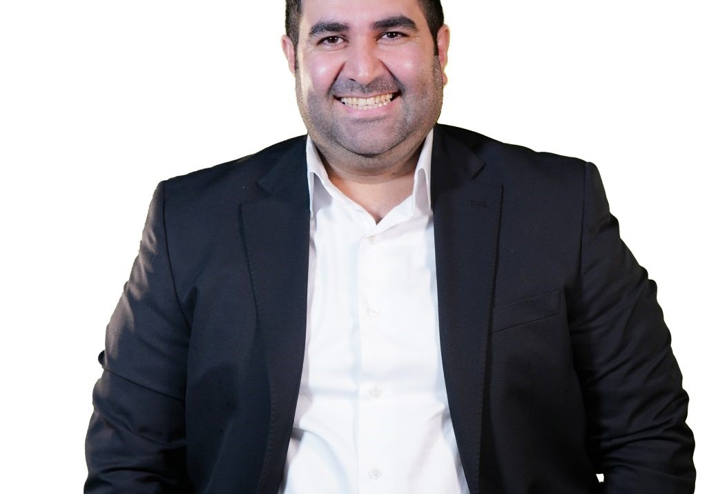 فراز قورچیان، مدعیان دروغین، خرافات
