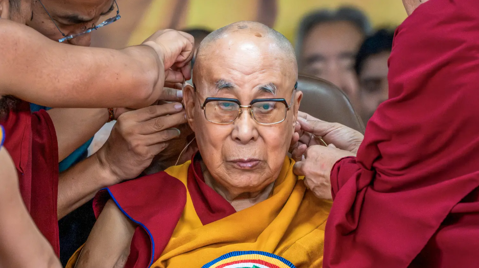 دالای لاما و مرجع سازی برپایه خرافه