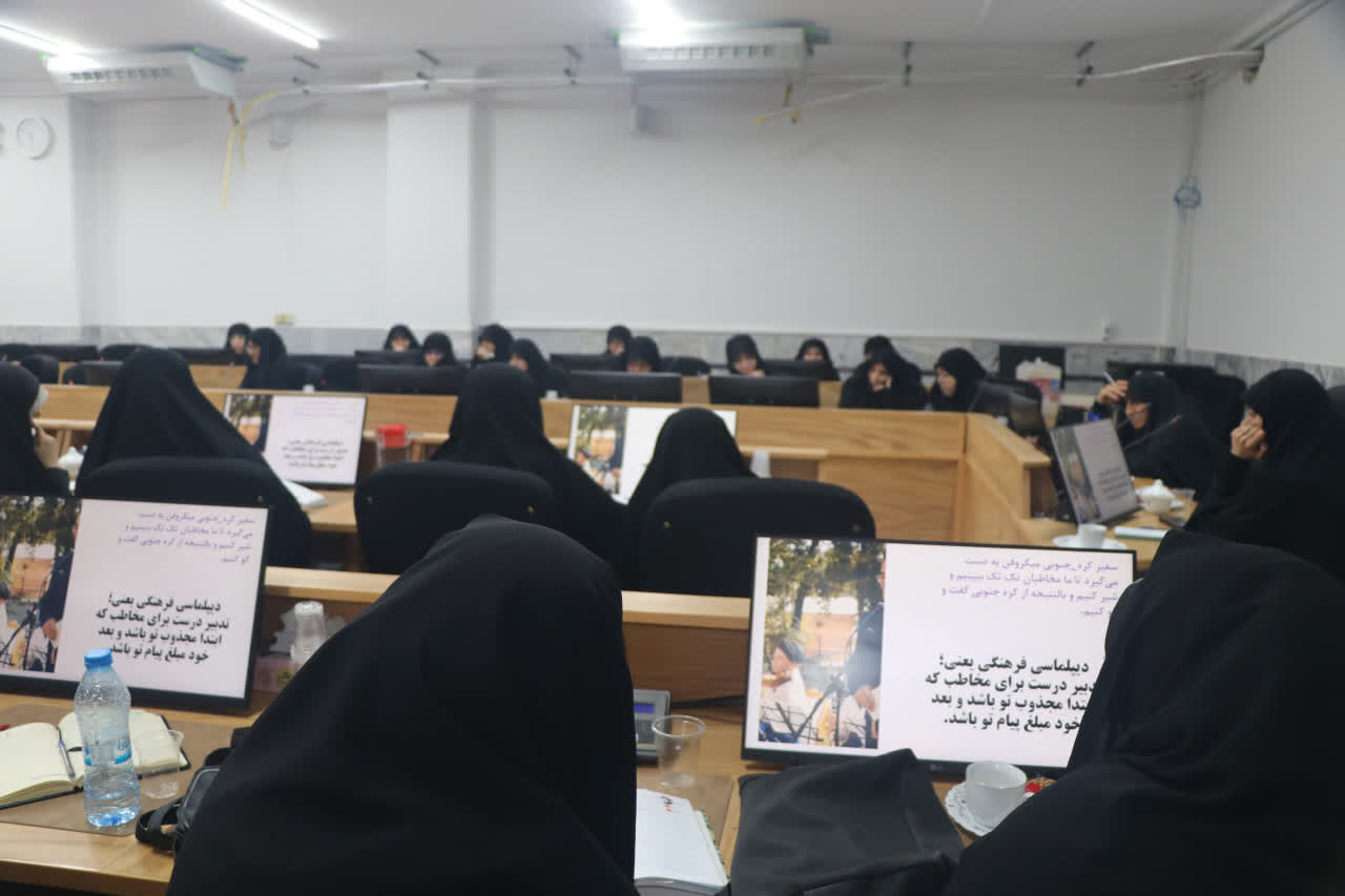 گزارش نشست «نقد و بررسی موج کرهای» ویژه مبلغان مدارس امین گزارش نشست «نقد و بررسی موج کرهای» ویژه مبلغان مدارس امین
